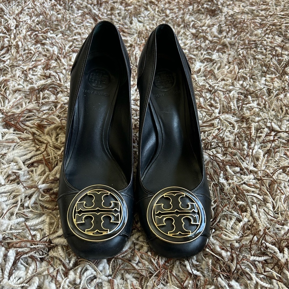 Tory Burch Black Leather Pumps with Gold Accents Size 9